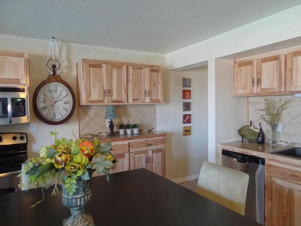 Poolside King Cabana With Full Kitchen, King Bed, Sleeper Sofa And Pool Access, Hotel Room Mount Ida Exterior photo