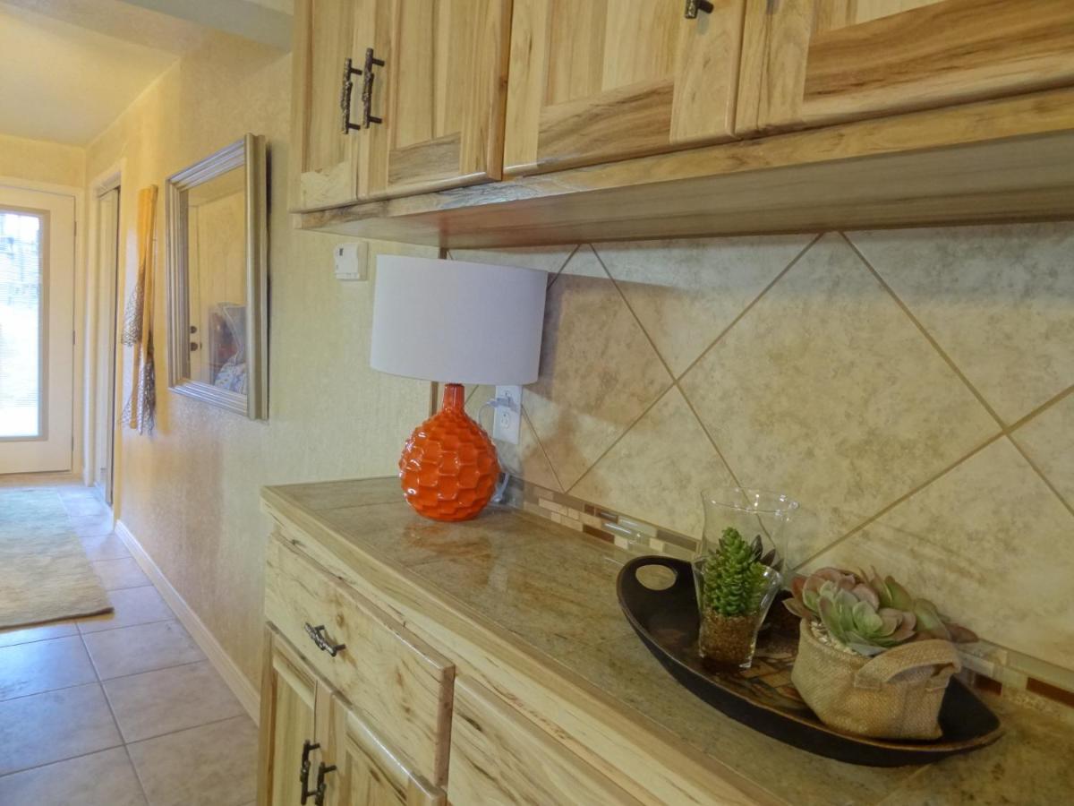 Poolside King Cabana With Full Kitchen, King Bed, Sleeper Sofa And Pool Access, Hotel Room Mount Ida Exterior photo