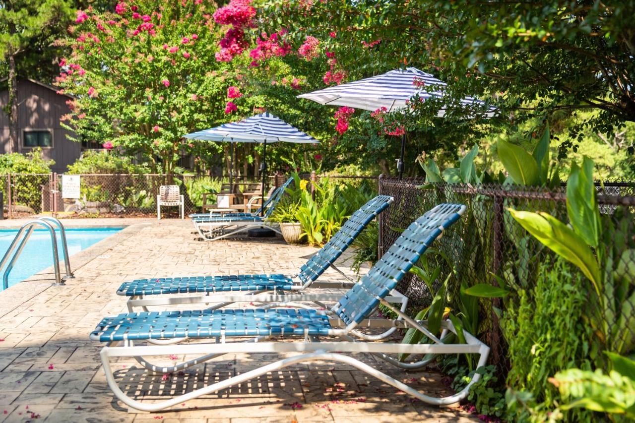 Poolside King Cabana With Full Kitchen, King Bed, Sleeper Sofa And Pool Access, Hotel Room Mount Ida Exterior photo
