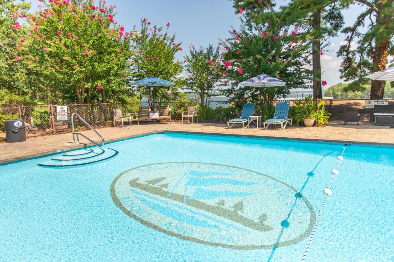 Poolside King Cabana With Full Kitchen, King Bed, Sleeper Sofa And Pool Access, Hotel Room Mount Ida Exterior photo